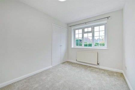 An updated four bedroom detached home located only 1.3 miles to the train station - Photo 2