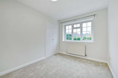 An updated four bedroom detached home located only 1.3 miles to the train station - Photo 5