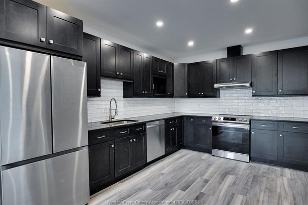 For Lease - 1500 OUELLETTE Unit# 405, Windsor, Ontario - Photo 1