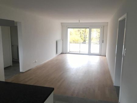 4.5 rooms on 2nd floor ideally located - Photo 3