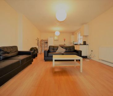 2 bedroom Flat in 14 Ragland Road, Leeds - Photo 6