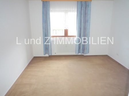 **Großzügig geschnittene super schöne 3 Zimmerwohnung** mit 2 Balkonen, Fahrstuhl und Pkw-Stellplatz - Photo 3