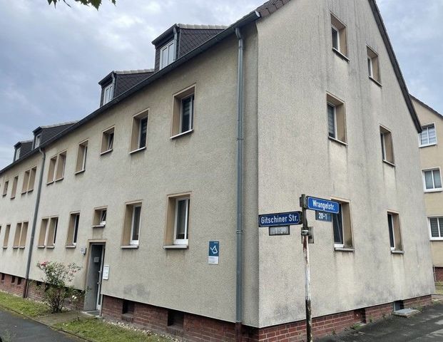 Auf gute Nachbarschaft: lichtdurchflutete 3-Raum-Dachgeschosswohnung (WBS erforderlich !) - Photo 1