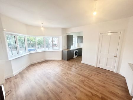 Bitterne Road West, Southampton - Photo 3