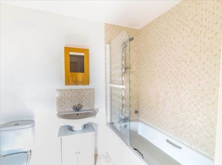 1 Bed Flat, Wallington, SM6 - Photo 4