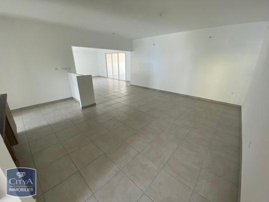 Location Appartement 3 pièces 95m² STE CLOTILDE 97490 - Photo 1