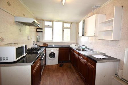 3 bedroom flat to rent - Photo 5