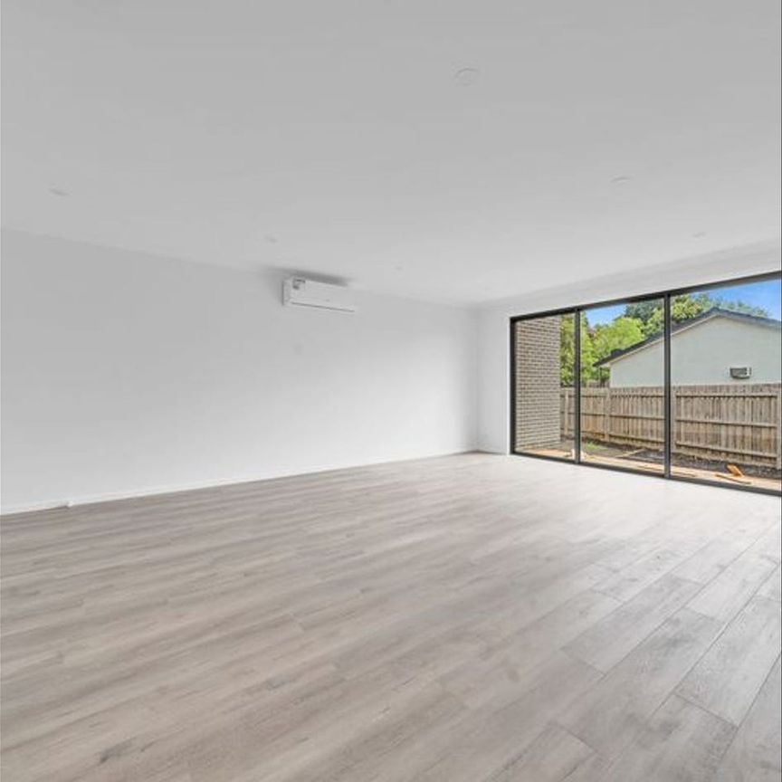 Double Storey Townhouse! A must to inspect! - Photo 1
