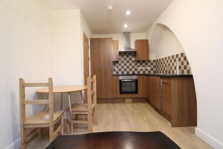 2 bedroom flat to rent - Photo 4
