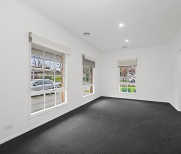 Renovated 3 Bedroom Townhouse in Great Location - Photo 2