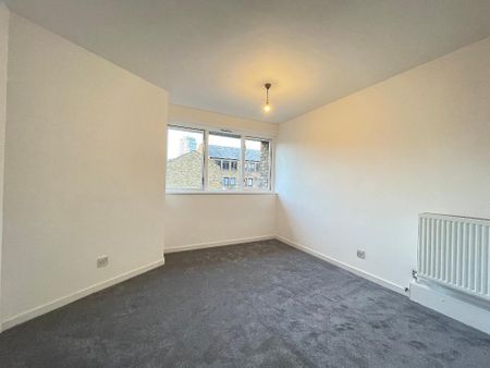 3 bedroom maisonette to rent - Photo 2