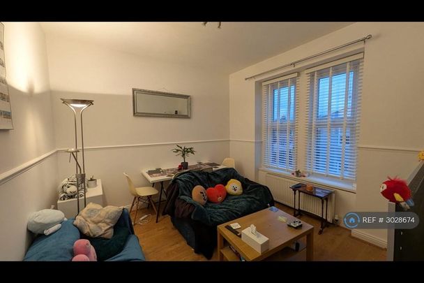 2 bedroom flat to rent - Photo 1