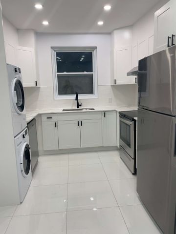 Comfortable 2-Bedroom Apartment in Convenient Neighborhood! - Photo 4