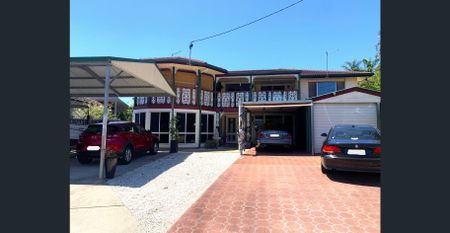 Modern 3-Bedroom Home - Upstairs only - Shared home - Photo 4