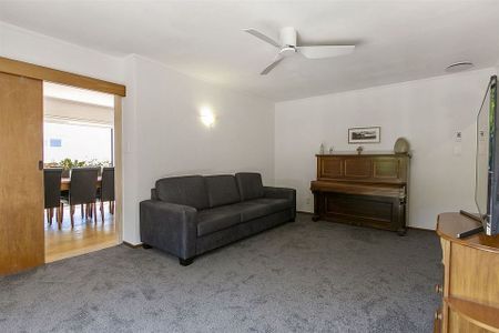 Bucklands Beach, 3 bedroom house plus study - Photo 5