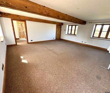 4 bedroom semi-detached house to rent - Photo 2