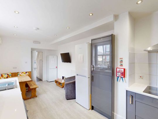 Folly Lane Room 4 - Photo 1