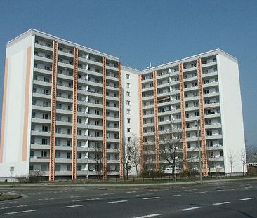 Modernisierte Familienwohnung mit 3 Zimmern in Cottbus - Foto 2