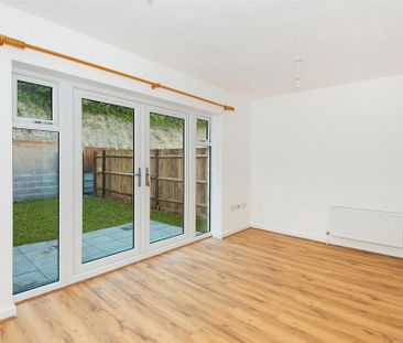 3 bedroom terraced house to rent - Photo 3