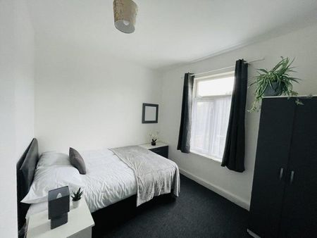 1 Beds - House share - - Photo 3