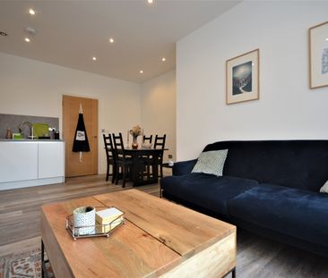 Flat to rent - Elmfield Road, Bromley, BR1 - Photo 1