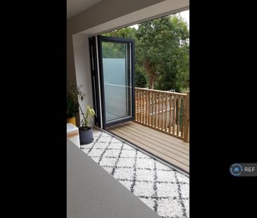 5 bedroom semi-detached house to rent - Photo 4