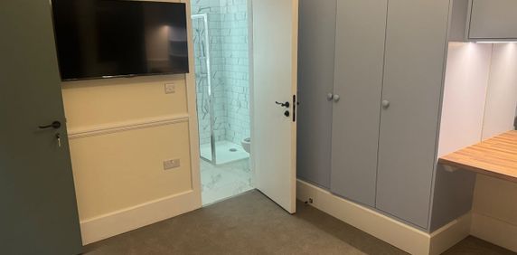 Studio Flat, Goldhawk Road, W12 - Photo 2