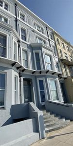 House share to rent - Photo 3