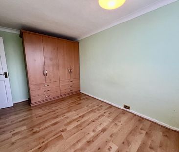 3 bedroom end of terrace house to rent - Photo 2