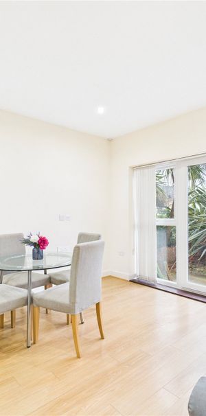 Heron House, Reading Heron House, Reading - Photo 2