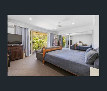 Spacious Family Living in Peaceful Elanora - Photo 6