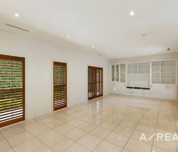 Spacious Single-Level Living in a Peaceful Caulfield North Location - Photo 2