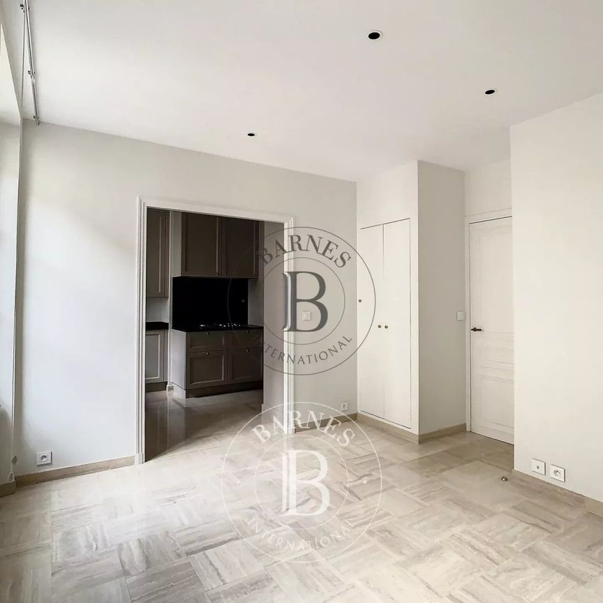 Tout savoir sur cet appartement dans le quartier Elysées-Madeleine, à Paris 8ème - Photo 1