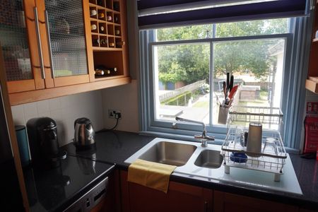 Room in a Shared Flat, Woodside Green, SE25 - Photo 5