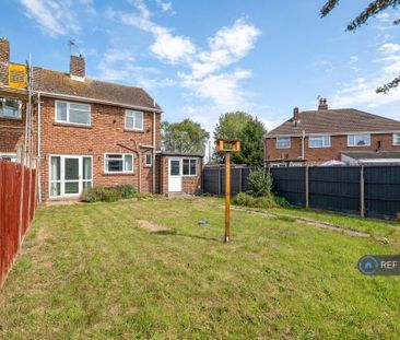 3 bedroom semi-detached house to rent - Photo 4