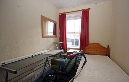 3 bedroom terraced house to rent - Photo 3