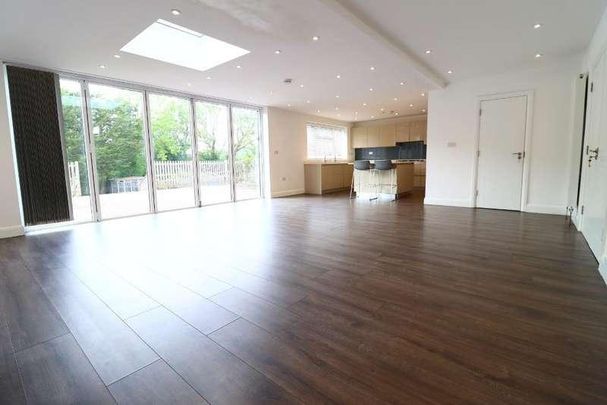 Edgwarebury Lane, Edgware, Middlesex, HA8 - Photo 1