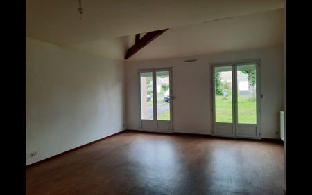 Location Maison 4 pièces 113 m² Montgivray - Photo 2