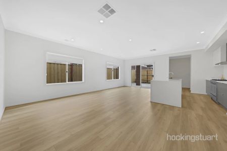 BRAND NEW LUXURIOUS FAMILY HOME - Photo 5