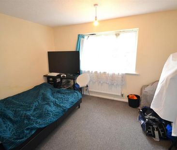 2 bedroom house to rent Marham Close, Nottingham, NG2 - Photo 4
