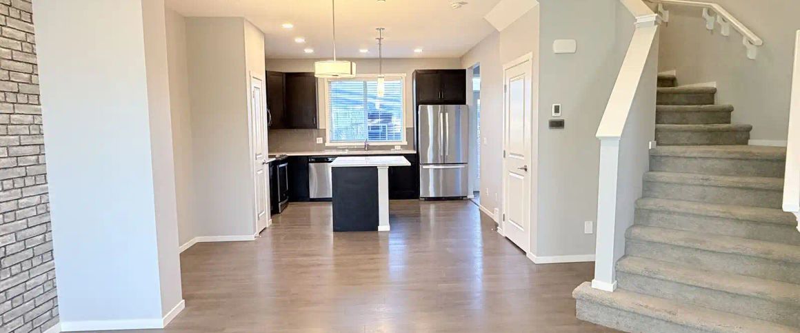 3 bedroom 2.5 TWO car detached garage - Livingston — 3 Bedrooms Townhouse - Photo 1