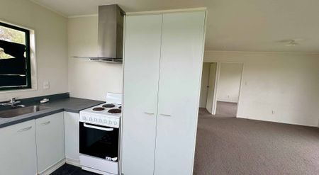 Rural, private but convenient - Photo 5