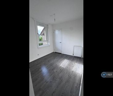 3 bedroom flat to rent - Photo 4