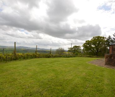 The Old Farmhouse Hilltown of Ballindean, Inchture, Perthshire - Photo 1