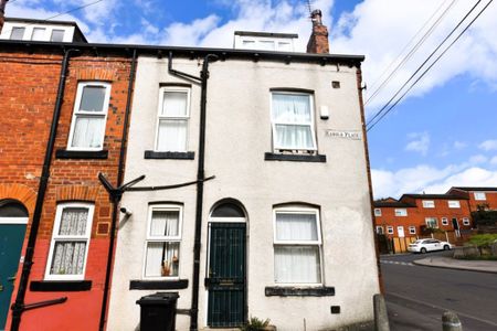 2 bedroom House in Harold Place, Leeds - Photo 5