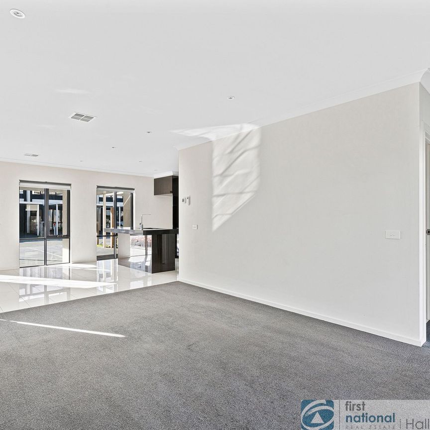 Luxury Townhouse-Prized Location - Photo 1