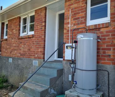 Quiet 2 bedrm unit. Newly decorated. - Photo 6