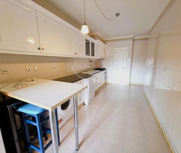 Cascais - Carcavelos. T1. Condomínio privado. Junto à praia - Photo 5