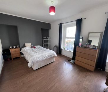 6 bedroom terraced house to rent - Photo 4