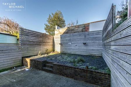 5 bedroom detached house to rent - Photo 3